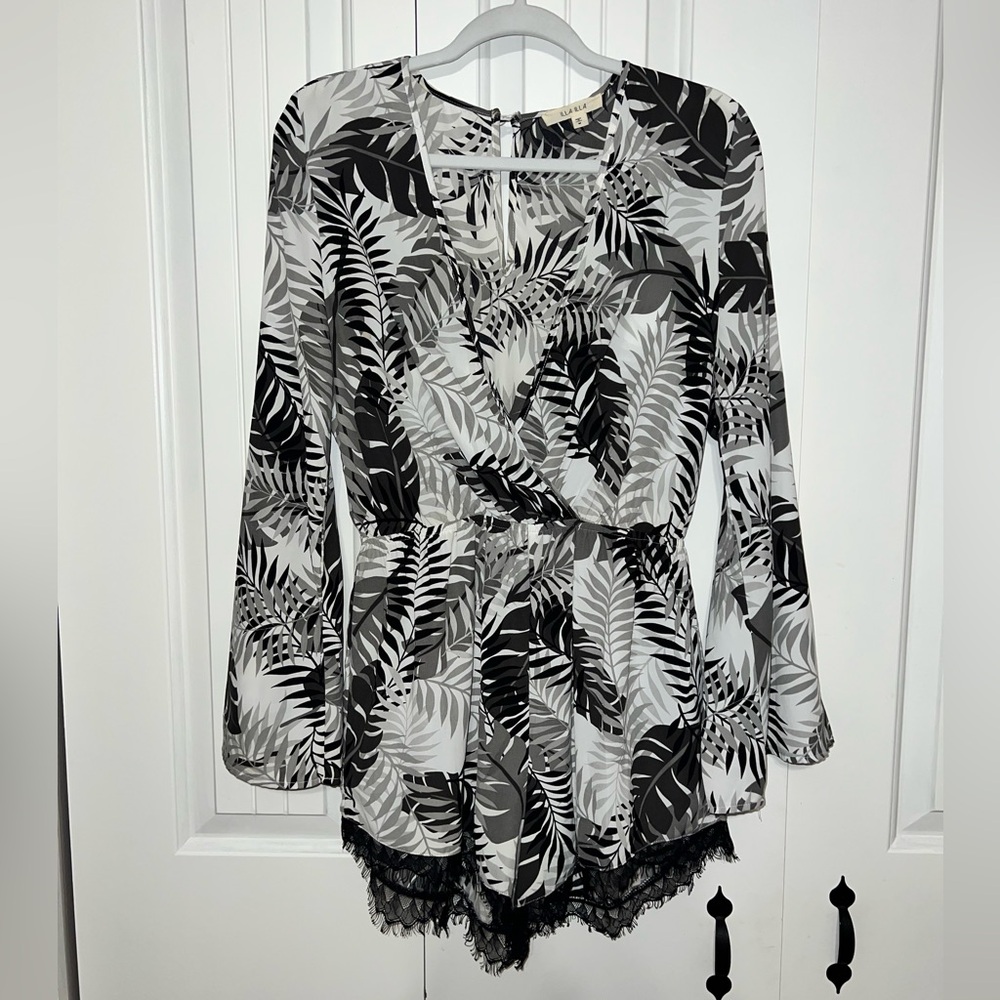 Illa Illa tropical leaves romper